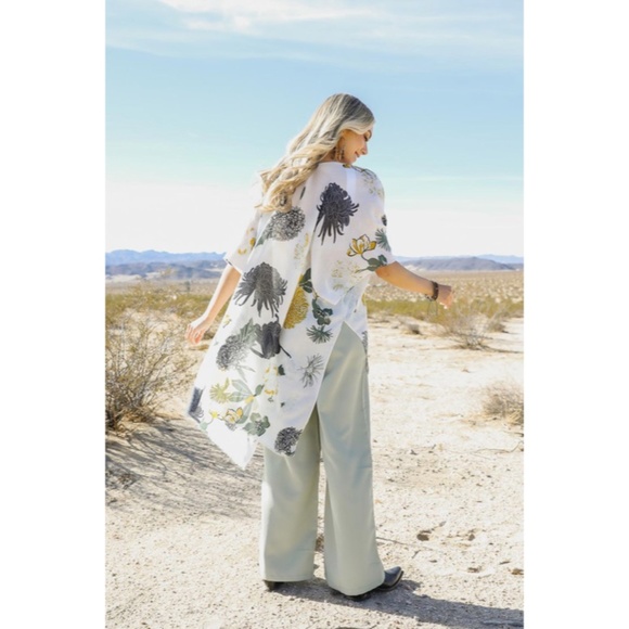 SOLD OUT White Floral Flower Bohemian Print Motif Kimono Wrap Coverup Open Top - Picture 3 of 3